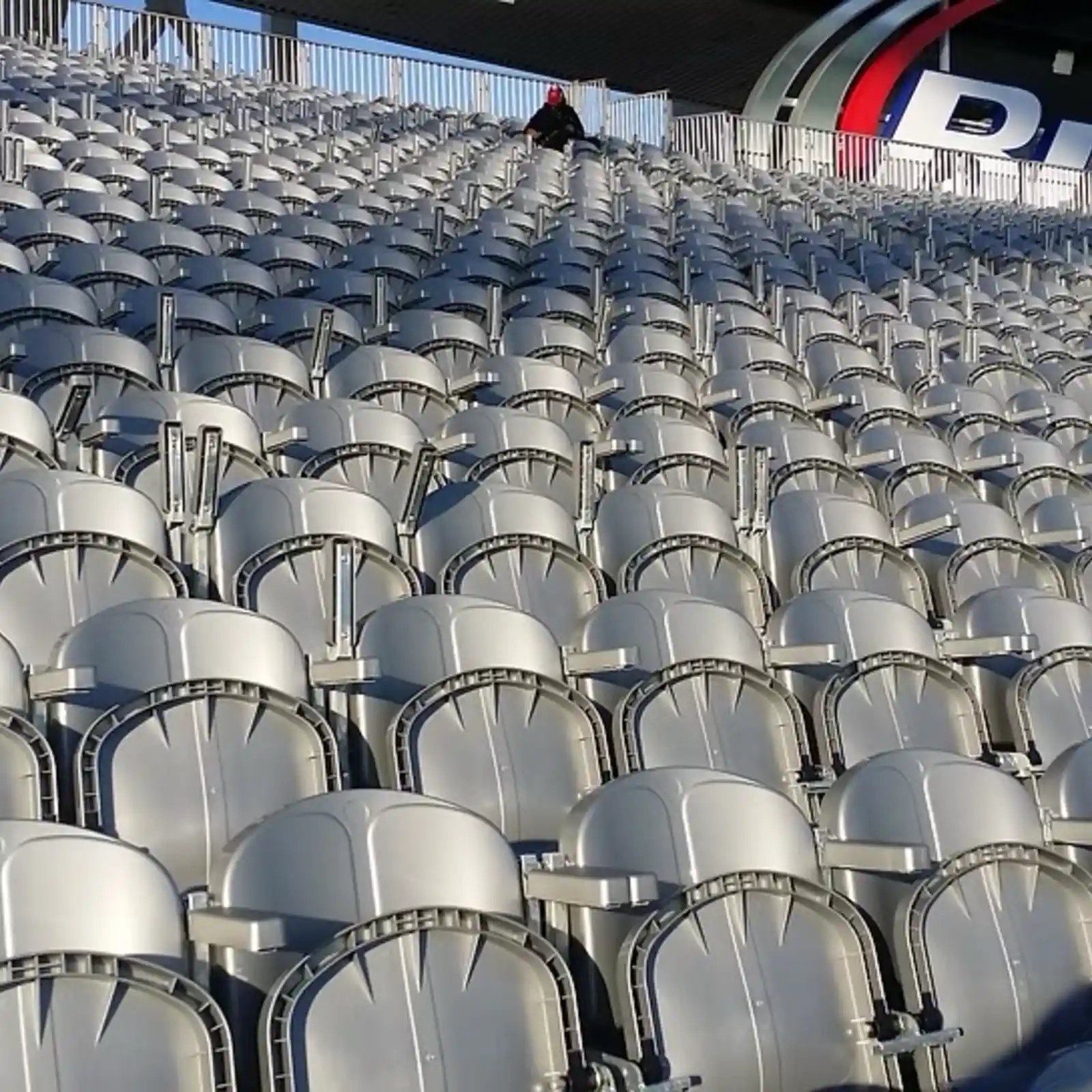 platiunum-tip-up_1x1_2x